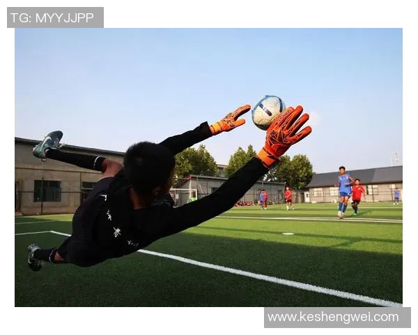 绰号岩石的足球明星如何在绿茵场上展现强大魅力与坚韧精神 绰号岩石的足球明星如何在绿茵场上展现强大魅力与坚韧精神