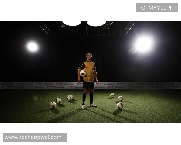 足球明星穿黑色皮衣展现酷炫风格的时尚魅力与个性魅力 足球明星穿黑色皮衣展现酷炫风格的时尚魅力与个性魅力